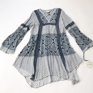 Knox Rose embroidered tunic top